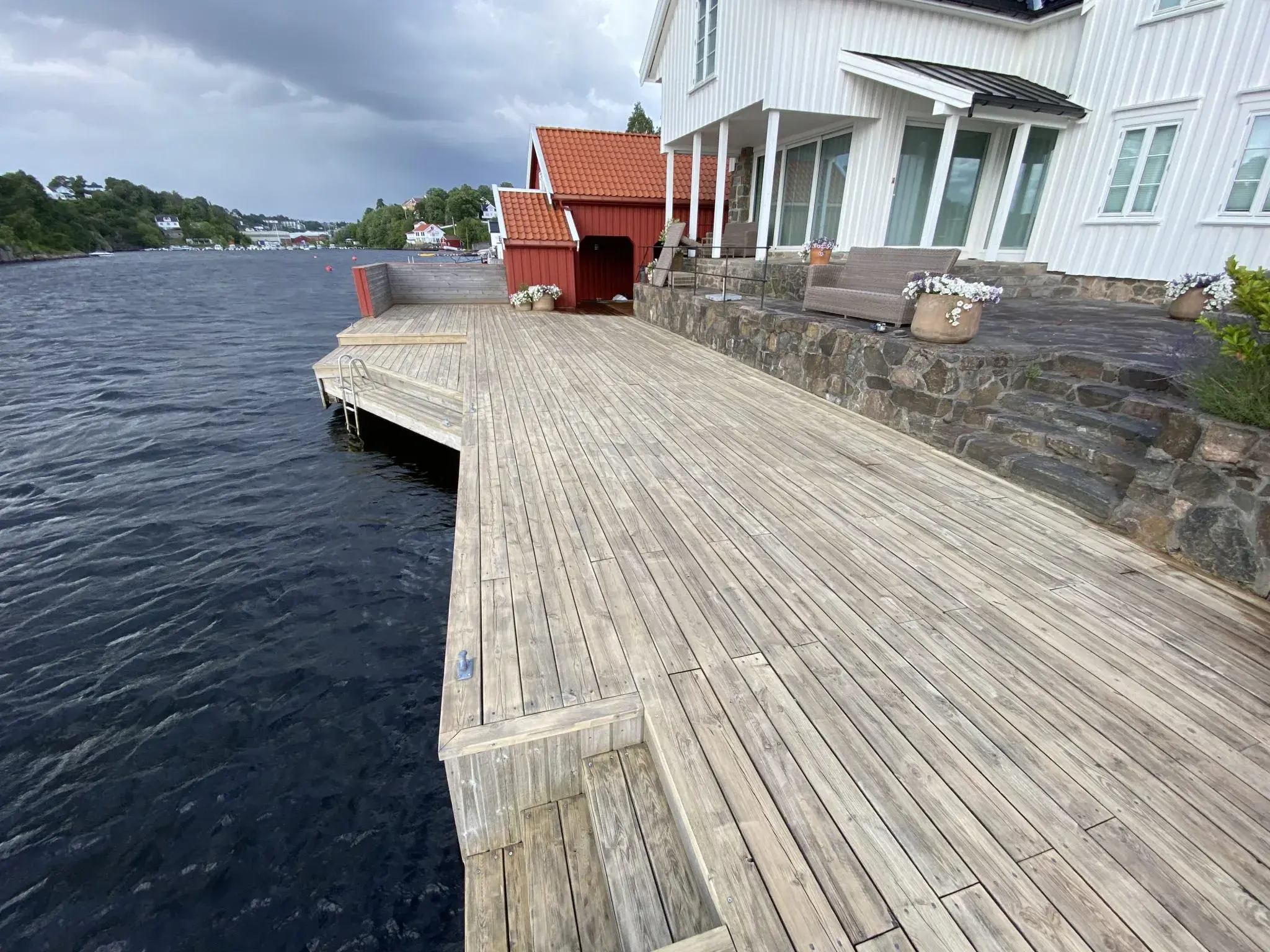 Aquaman i Grimstad ved brygge og utsatte uteområder